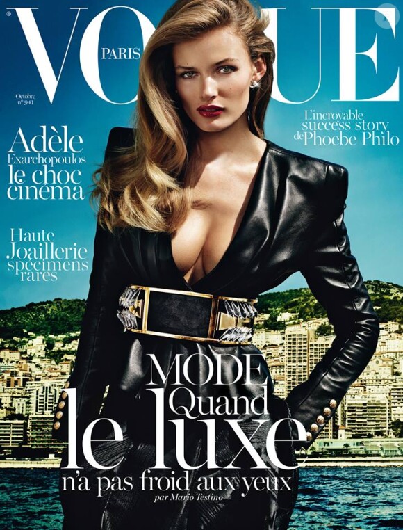 Edita Vilkeviciute photographiée par Mario Testino et habillée en Balmain (collection automne-hiver 2013) pour la couverture de Vogue Paris. Numéro d'octobre 2013.
