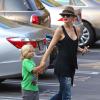 Gwen Stefani, enceinte, va chercher leur fils Zuma à la sortie de l'école à Los Angeles le 12 septembre 2013.