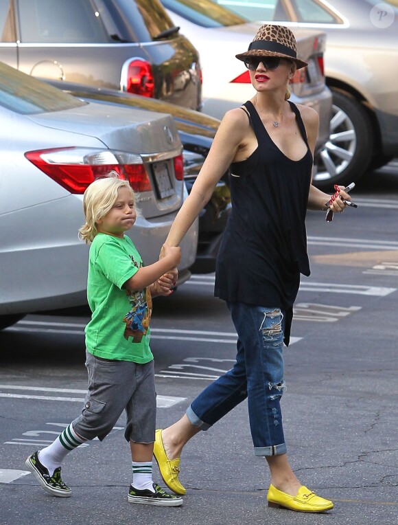 Gwen Stefani, enceinte, va chercher leur fils Zuma à la sortie de l'école à Los Angeles le 12 septembre 2013.
