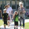 Gwen Stefani, enceinte, en virée avec ses enfants Kingston et Zuma dans un parc à Santa Monica, le 15 septembre 2013.