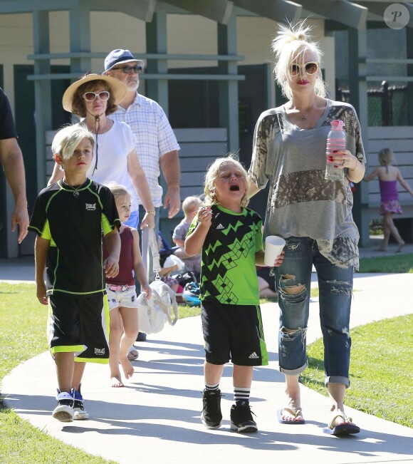 Gwen Stefani, enceinte, en virée avec ses enfants Kingston et Zuma dans un parc à Santa Monica, le 15 septembre 2013.