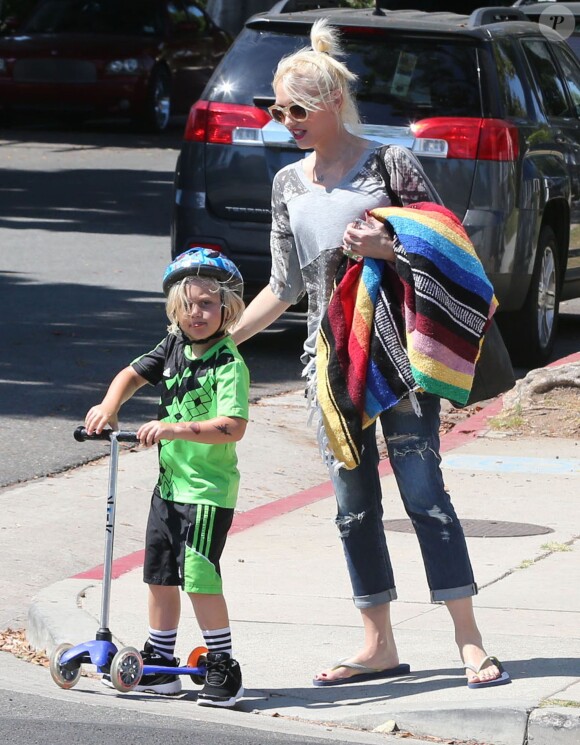 Gwen Stefani, enceinte, avec ses enfants Kingston et Zuma dans un parc à Santa Monica, le 15 septembre 2013.