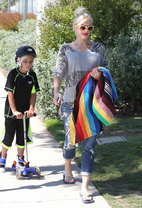 Gwen Stefani, enceinte, avec ses enfants Kingston et Zuma dans un parc à Santa Monica, le 15 septembre 2013.
