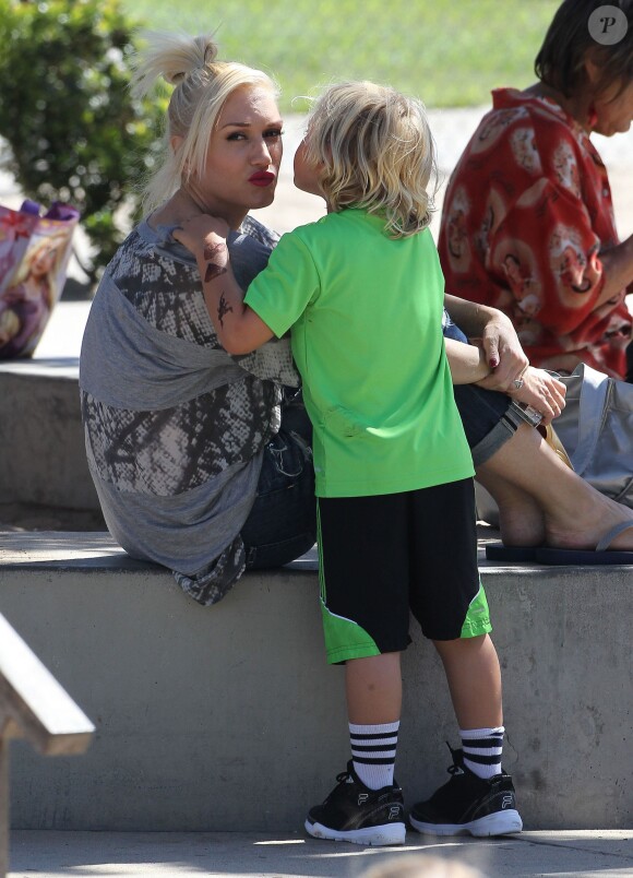 Gwen Stefani, enceinte, avec ses enfants Kingston et Zuma dans un parc à Santa Monica, le 15 septembre 2013.