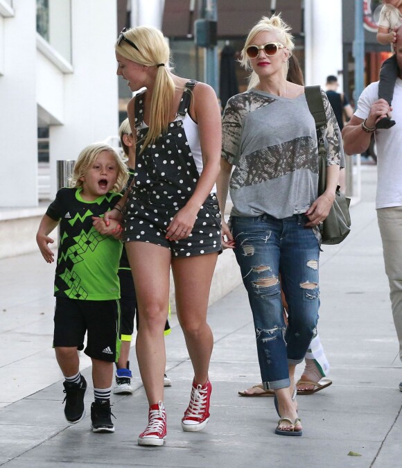 Gwen Stefani, enceinte, avec ses enfants Kingston et Zuma dans un parc à Santa Monica, le 15 septembre 2013.
