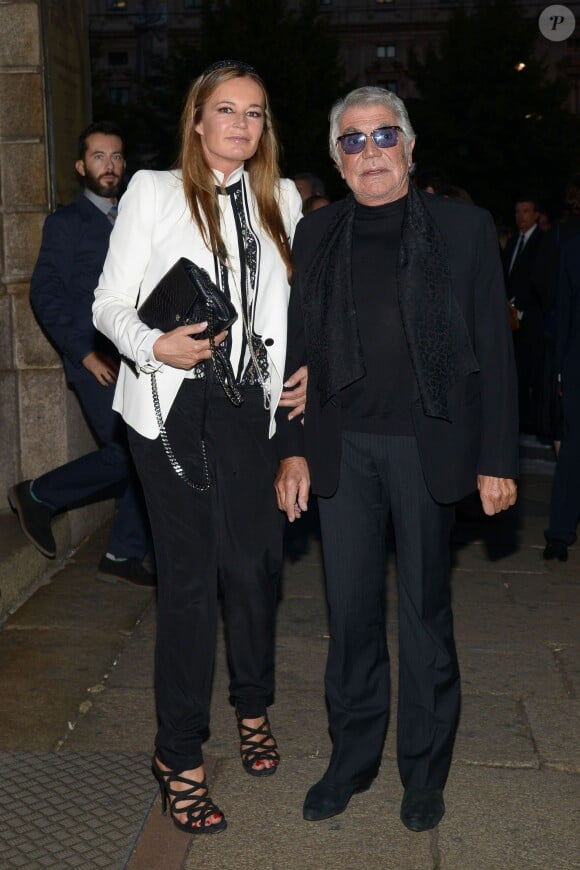 Eva Düringer Cavalli et Roberto Cavalli arrivent au Teatro alla Scala, où a lieu un cocktail privé célébrant le coup d'envoi de la Fashion Week. Milan, le 18 septembre 2013.