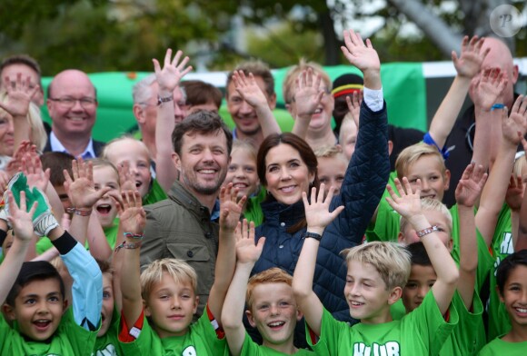 La princesse Mary de Danemark, avec son mari le prince Frederik, lançait le 17 septembre 2013 au club du FC Bagsverd, à Copenhague, l'opération KlubFidusen soutenue par sa fondation, en faveur du bien-être des enfants dans les clubs de football.