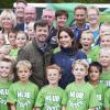 La princesse Mary de Danemark, main dans la main avec son mari le prince héritier Frederik, lançait le 17 septembre 2013 au club du FC Bagsverd, à Copenhague, l'opération KlubFidusen soutenue par sa fondation, en faveur du bien-être des enfants dans les clubs de football.