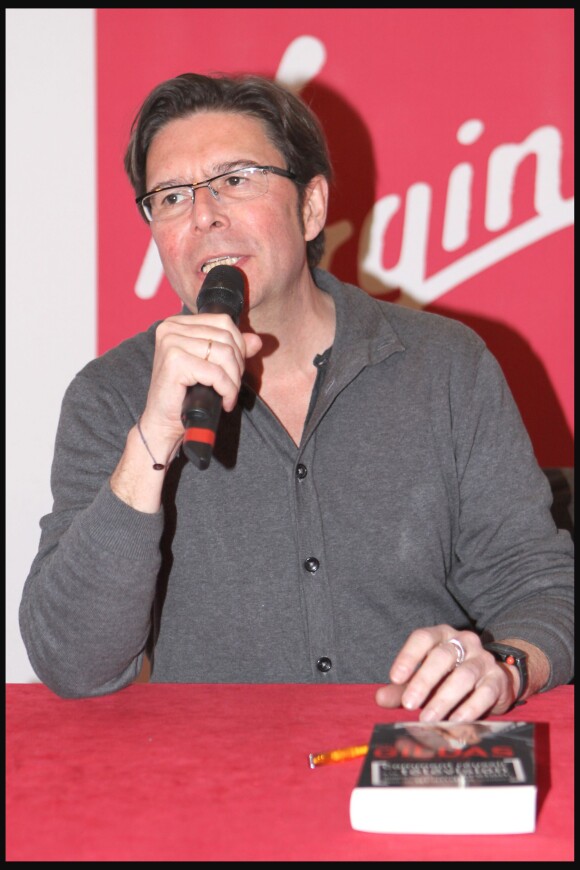 Gilles Verlant, lors de la présentation du livre Comment réussir à la télévision quand on est petit, breton, avec de grandes oreilles, le 12 mars 2010