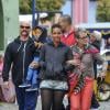 Alicia Keys se promène à Buenos Aires avec son fils Egypt et sa mère Teresa, le 21 septembre 2013.