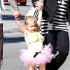 Pink et son mari Carey Hart emmènent leur fille Willow prendre le petit déjeuner chez "Coogies", à Malibu, le 22 septembre 2013.