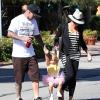 Pink et son mari Carey Hart emmènent leur fille Willow prendre le petit déjeuner chez "Coogies", à Malibu, le 22 septembre 2013.