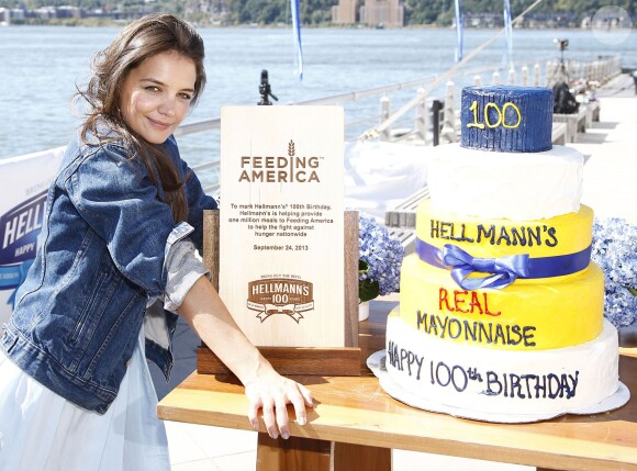 Katie Holmes aux 100 ans de la mayonnaise Hellmann's lors d'une journée de charité au profit de la fondation Feeding America à New York City, le 24 septembre 2013.
