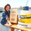Katie Holmes célèbre les 100 ans de la mayonnaise Hellmann's lors d'une journée de charité au profit de la fondation Feeding America à New York City, le 24 septembre 2013.