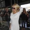 Pamela Anderson arrive à l'aéroport de Los Angeles le 23 septembre 2013.