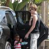 Exclusif - Charlize Theron et son fils Jackson au Coffee Bean à West Hollywood, le 25 septembre 2013.