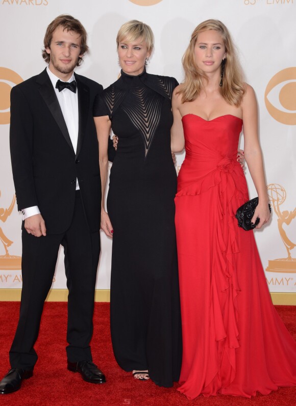 Dylan Penn, Robin Wright et Hopper Penn lors des Emmy Awards à Los Angeles le 22 septembre 2013