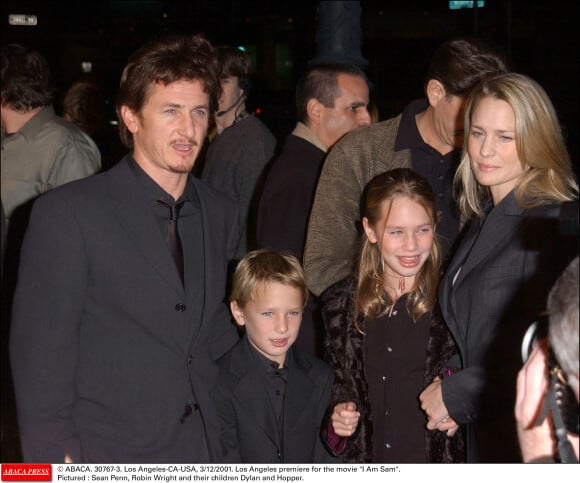 Sean Penn et Robin Wright avec leurs enfants Dylan et Hopper le 4 décembre 2001