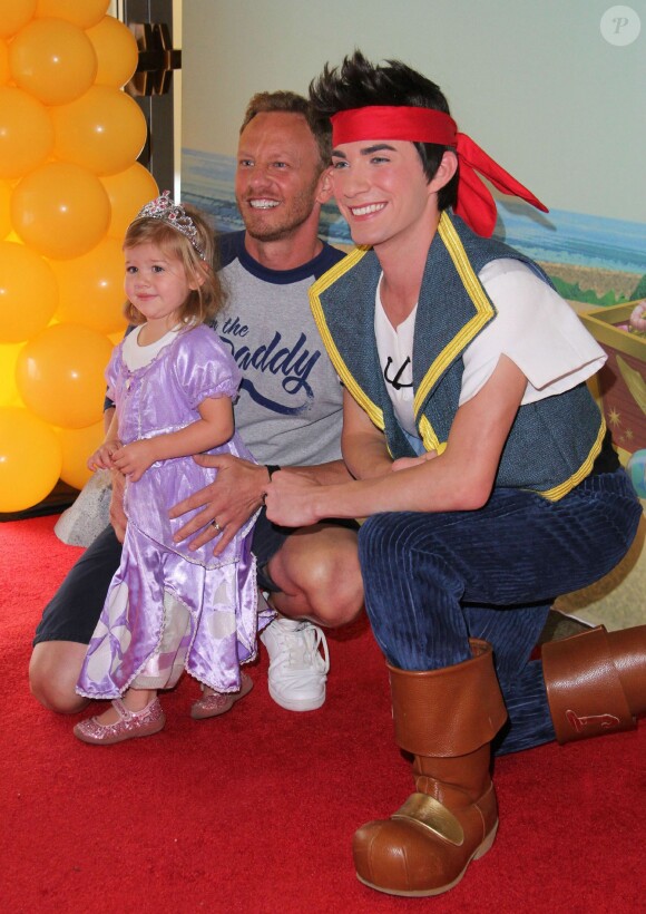 Ian Ziering, sa femme Erin et leur fille Mia au spectacle "Disney Junior Live On Tour Pirate & Princess Adventure", à Los Angeles, le 29 septembre 2013.