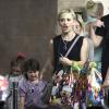 Sarah Michelle Gellar et sa fille Charlotte, en larmes, au spectacle "Disney Junior Live On Tour Pirate & Princess Adventure", à Los Angeles, le 29 septembre 2013.