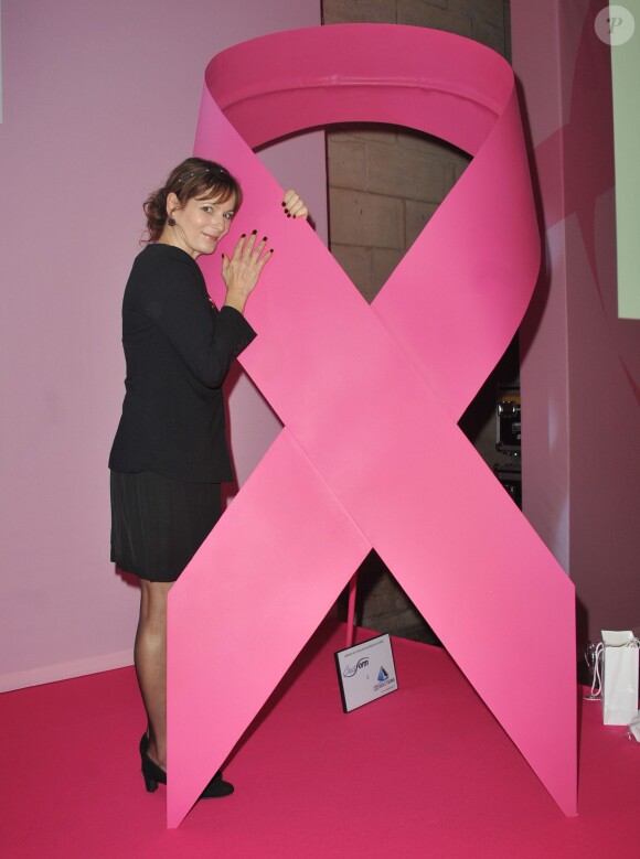 Exclusif - Cécilia Hornus (Plus belle la vie) - Soirée "Octobre Rose" organisée par Estée Lauder pour l'association "Le Cancer du Sein, Parlons-en !" à la Conciergerie à Paris, le 30 septembre 2013.