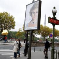 Diana : L'affiche du film, accrochée près du pont de l'Alma, fait scandale