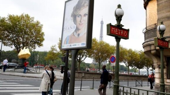 Diana : L'affiche du film, accrochée près du pont de l'Alma, fait scandale