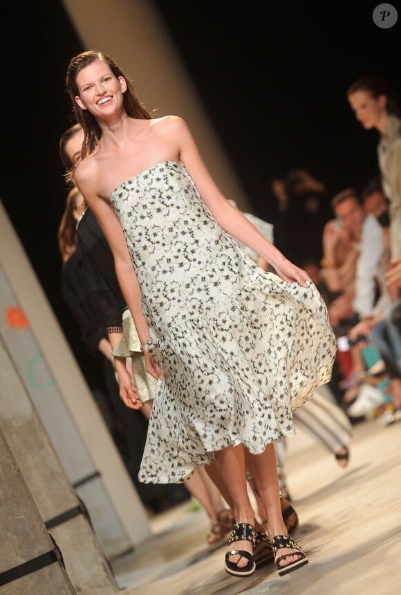 Le défilé Paul & Joe, collection prêt-à-porter printemps-été 2014, au Palais de Tokyo à Paris, le 1er octobre 2013.