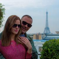 Christian Audigier et sa jolie Nathalie Sorensen : Touristes romantiques à Paris