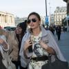 Miranda Kerr arrive au défilé Louis Vuitton à Paris le 2 octobre 2013