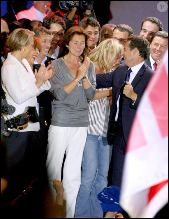 Victoire de Nicolas Sarkozy à la présidentielle fêtée à la Concorde le 7 mai 2007 à Paris.