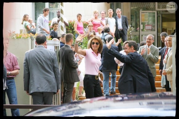 Nicolas Sarkozy, Cécilia et sa belle-fille à Neuillt-sur-Seine le 10 juin 2007.