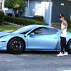 Le jeune Justin Bieber avec sa Ferrari à Los Angeles, le 15 août 2013.
