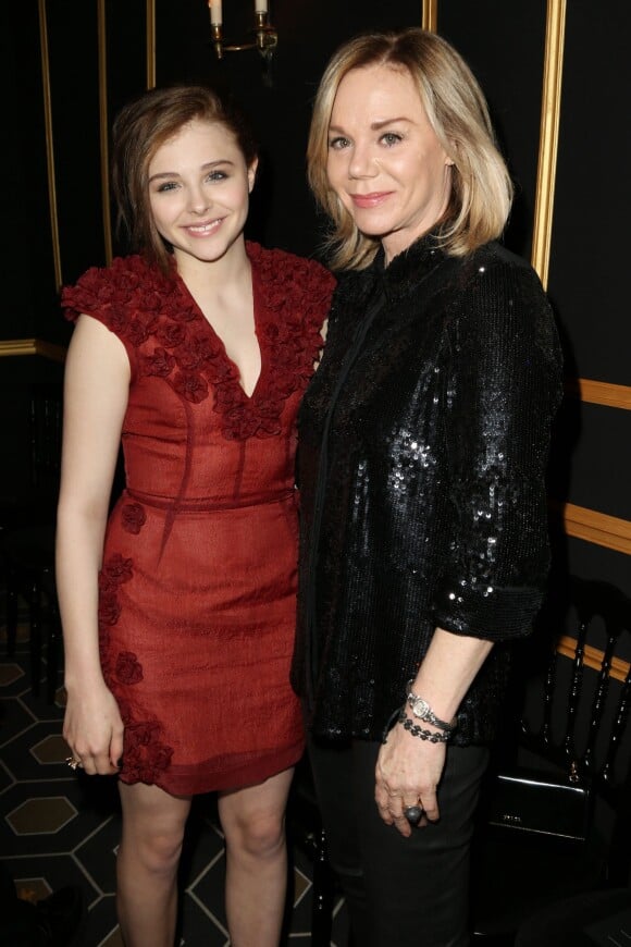 Chloë Grace Moretz et sa mère Teri Moretz pendant la Fashion Week parisienne le 27 février 2013.