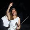 EXCLU : Anne Gravoin qui accompagne Johnny Hallyday sur scène, au Stade de France, le 17 juin 2012.