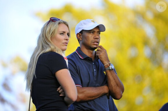 Lindsey Vonn et Tiger Woods collés-serrés sur le parcours du Muirfield Village Golf Club dans l'Ohio le 3 octobre 2013, au premier jour de la Presidents Cup.