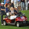Lindsey Vonn et Tiger Woods collés-serrés sur le parcours du Muirfield Village Golf Club dans l'Ohio le 3 octobre 2013, au premier jour de la Presidents Cup.