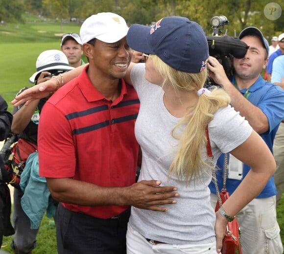 Tiger Woods et Lindsey Vonn très amoureux lors du troisième jour de la Presidents Cup, à Dublin, Ohio, le 5 octobre 2013.