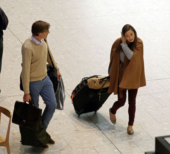 Pippa Middleton de retour d'un week-end de chasse en Ecosse, à l'aéroport Heathrow de Londres avec son boyfriend Nico Jackson le 6 octobre 2013