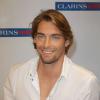 Camille Lacourt, charmeur lors d'une session autographes pour les 10 ans de la collection homme de chez Clarins, au Printemps Haussmann à Paris, le 19 septembre 2013