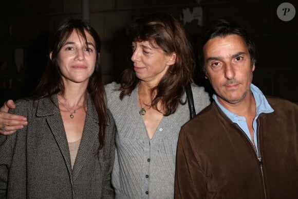 Exclusif - Charlotte Gainsbourg, Kate Barry et Yvan Attal au vernissage de l'exposition "Point of View" de Kate Barry à Paris, le 26 septembre 2013.