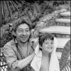 Serge Gainsbourg et sa fille Charlotte à Saint-Tropez, en juillet 1977.
