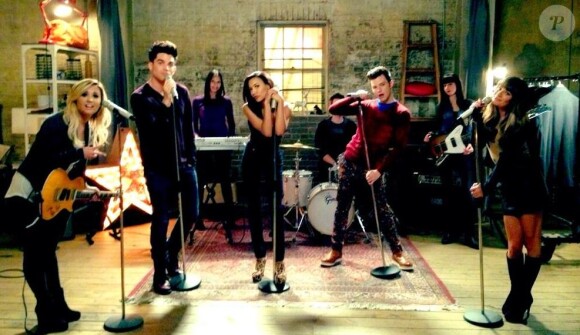 Lea Michele, Demi Lovato, Chris Colfer, Naya Rivera et Adam Lambert sur le tournage de la 5e saison de Glee.