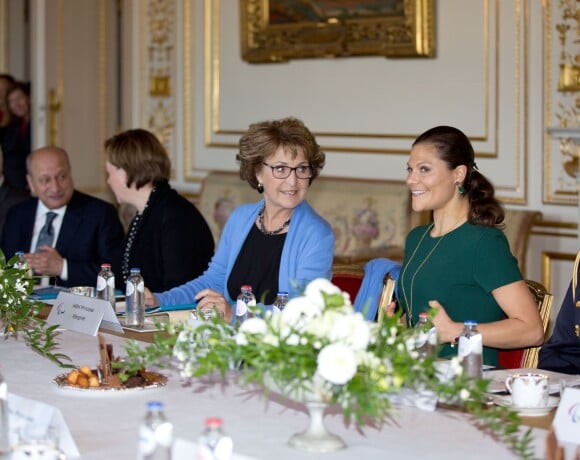 Margriet des Pays-Bas et Victoria de Suède lors d'une réunion des membres d'honneur du Comité International Paralympique le 8 octobre 2013 au palais royal à Bruxelles.