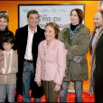 Lorànt Deutsch, Raphaël Katz, le réalisateur Daniel Duval, Annie Girardot, Anne Brochet et Denis Podalydès à l'avant-première du film Le Temps des porte-plumes le 7 mars 2006