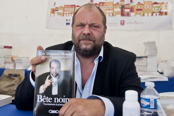 L'avocat Eric Dupond-Moretti lors du salon du livre de Nice, avec son livre Bête noire, le 10 juin 2012