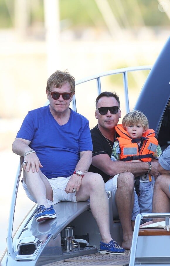 Exclusif - Elton John, David Furnish, et leurs deux fils Elijah et Zachary à Nice, le 22 août 2013.