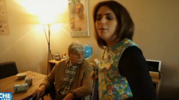 Enora Malagré et Gérard Louvin sont les stars du sketch Gérard le grand-père diffusé lors de l'émission Touche pas à mes parodies sur D8, le 10 octobre 2013. Ici  on peut voir Valérie Bénaïm.