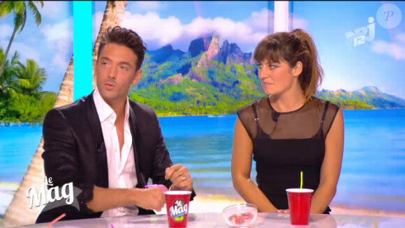La comédienne Laetitia Milot et Maxime Dereymez sur le plateau du Mag' de NRJ 12, le vendredi 11 octobre 2013.