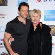 Hugh Jackman et son épouse Deborra-Lee Furness à la soirée de charité "One Night Only" au Dolby Theatre de Los Angeles, le 12 octobre 2013.